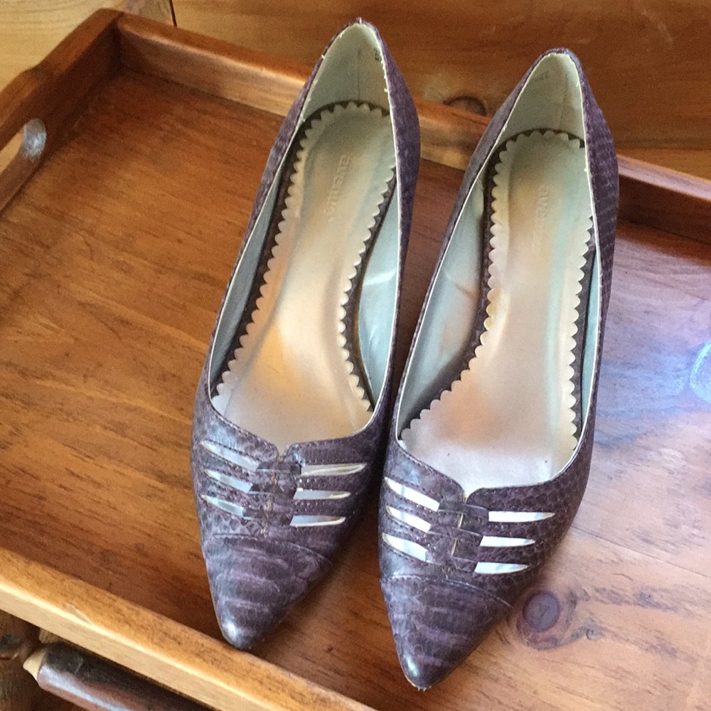 Size 8.5 Wide Lane Bryant cute purple black shoes